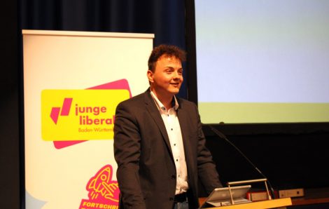 Luca Köngeter ist Mitglied im Landesvorstand der Jungen Liberalen Baden-Württemberg