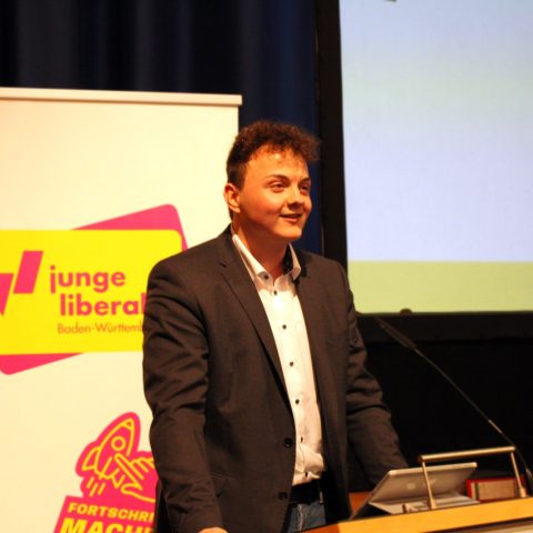 Luca Köngeter ist Mitglied im Landesvorstand der Jungen Liberalen Baden-Württemberg
